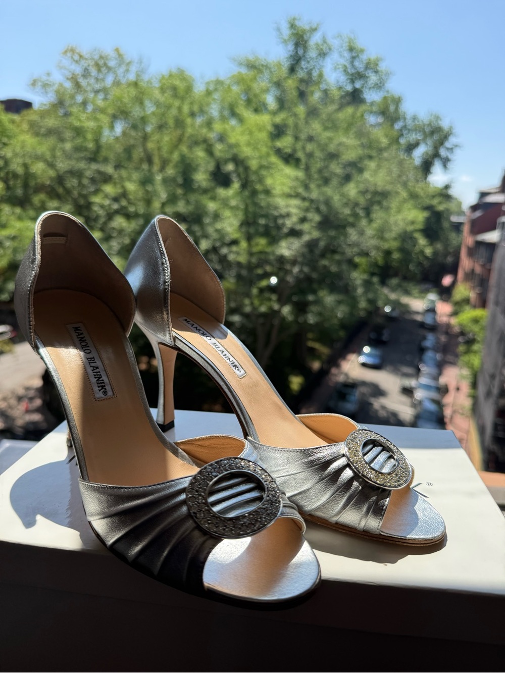 Manolo Blahnik Sedaraby 90 Napa Silver